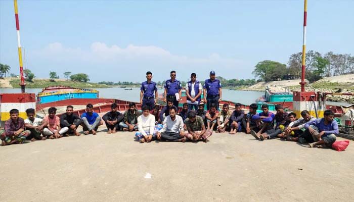 সুরমা নদী থেকে অবৈধ বালু উত্তোলন, আটক ২১ - Surma Times | Sylhet News