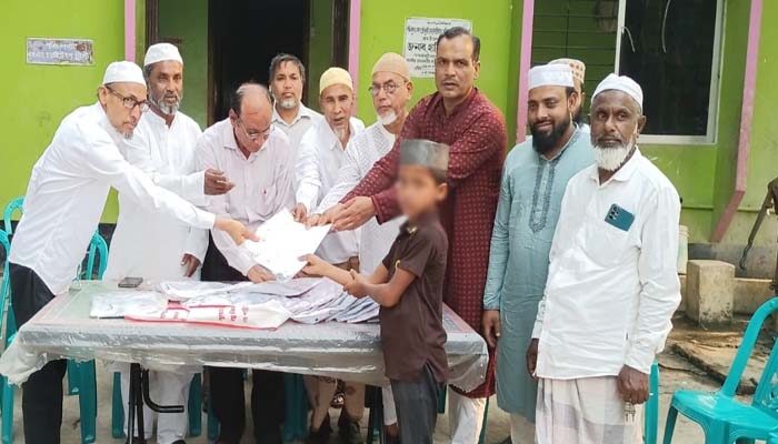 কানাইঘাটে এতিমদের মাঝে হারিছ চৌধুরৗ ফাউন্ডেশনের ইদ উপহার বিতরণ - Surma Times | Sylhet News