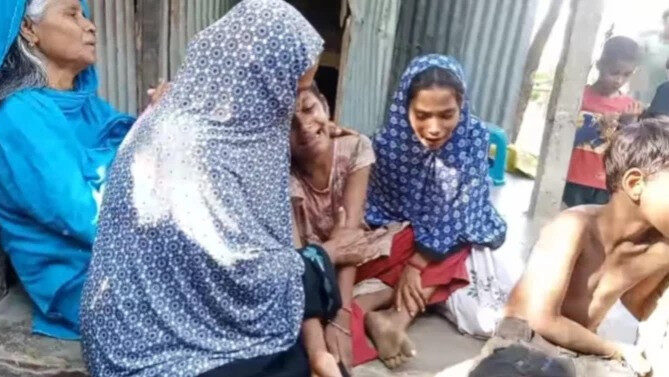 নিজ গ্রামে মাগুরার শিশুটির দাফন, আসামিদের বাড়িতে আগুন 1 নিজ গ্রামে মাগুরার শিশুটির দাফন, আসামিদের বাড়িতে আগুন - Surma Times | Sylhet News
