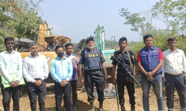 জাফলংয়ে এক্সকেভেটরসহ ২০ শ্যালোমেশিন ধ্বংস - Surma Times | Sylhet News
