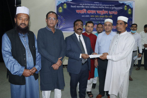 সাত শতাধিক ইমাম-মুয়াজ্জিনকে সম্মানী দিলো সিসিক - Surma Times | Sylhet News