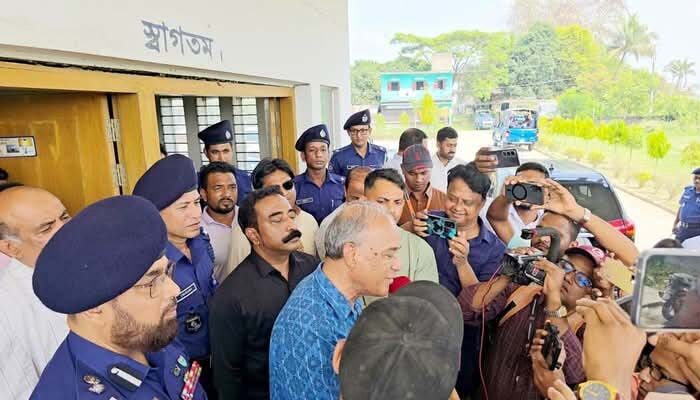 “সাধারণ মানুষ বলে,আপনারা আরও পাঁচ বছর থাকেন”: সুনামগঞ্জে স্বরাষ্ট্র উপদেষ্টা 1 “সাধারণ মানুষ বলে,আপনারা আরও পাঁচ বছর থাকেন”: সুনামগঞ্জে স্বরাষ্ট্র উপদেষ্টা - Surma Times | Sylhet News