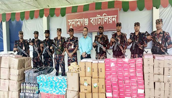সুনামগঞ্জে নৌপথে অভিযান: ভারতীয় পণ্য জব্দ 1 সুনামগঞ্জে নৌপথে অভিযান: ভারতীয় পণ্য জব্দ - Surma Times | Sylhet News