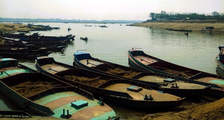 জব্দের এক সপ্তাহ পর পাটলাই নদীতে খনিজ বালি চুরিতে জড়িত ২৬ জনের নামে মামলা 1 জব্দের এক সপ্তাহ পর পাটলাই নদীতে খনিজ বালি চুরিতে জড়িত ২৬ জনের নামে মামলা - Surma Times | Sylhet News