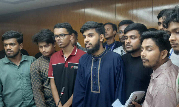 ‘বৈঠকে আমরা সন্তুষ্ট নই, কঠোর আন্দোলনের ডাক আসবে’ - Surma Times | Sylhet News