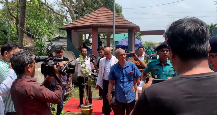 সিলেটে এসে লাল গালিচা দেখে ক্ষেপে গেলেন স্বরাষ্ট্র উপদেষ্টা 1 সিলেটে এসে লাল গালিচা দেখে ক্ষেপে গেলেন স্বরাষ্ট্র উপদেষ্টা - Surma Times | Sylhet News