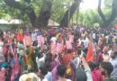 সিলেটে প্রশাসনের আশ্বাসে অবরোধ তুলে নিলেন চা শ্রমিকরা