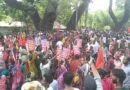 সিলেটে প্রশাসনের আশ্বাসে অবরোধ তুলে নিলেন চা শ্রমিকরা