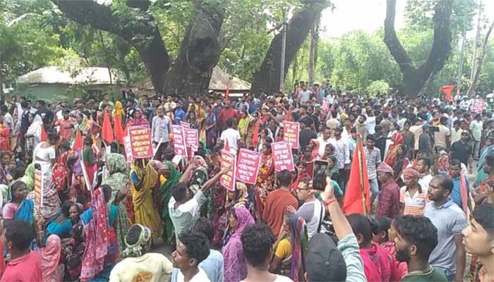সিলেটে প্রশাসনের আশ্বাসে অবরোধ তুলে নিলেন চা শ্রমিকরা 1 সিলেটে প্রশাসনের আশ্বাসে অবরোধ তুলে নিলেন চা শ্রমিকরা - Surma Times | Sylhet News