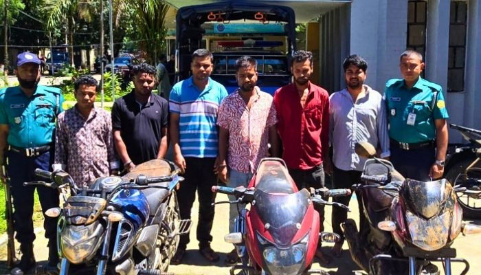 সিলেটে মোটরসাইকেল চোরচক্রের ৬ সদস্য গ্রেফতার 1 সিলেটে মোটরসাইকেল চোরচক্রের ৬ সদস্য গ্রেফতার - Surma Times | Sylhet News