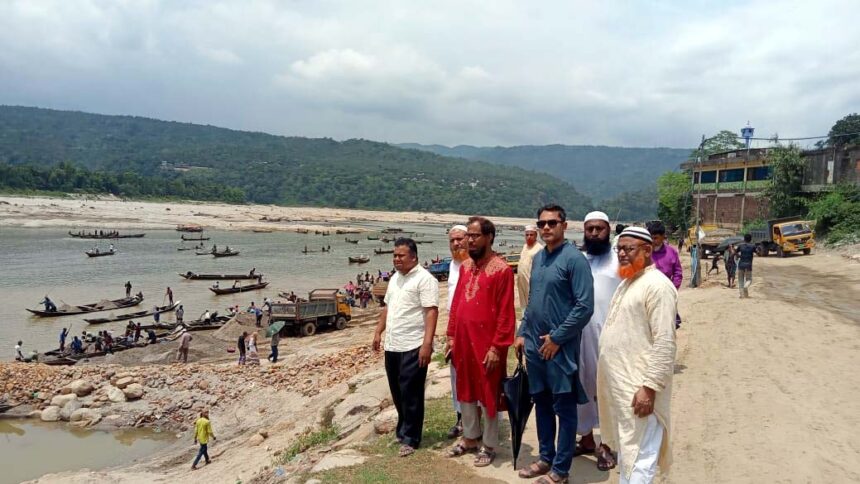 অবৈধ লুটপাট বন্ধে জাতীয় স্বার্থে পাথরকোয়ারী খুলে দিন 1 অবৈধ লুটপাট বন্ধে জাতীয় স্বার্থে পাথরকোয়ারী খুলে দিন - Surma Times | Sylhet News