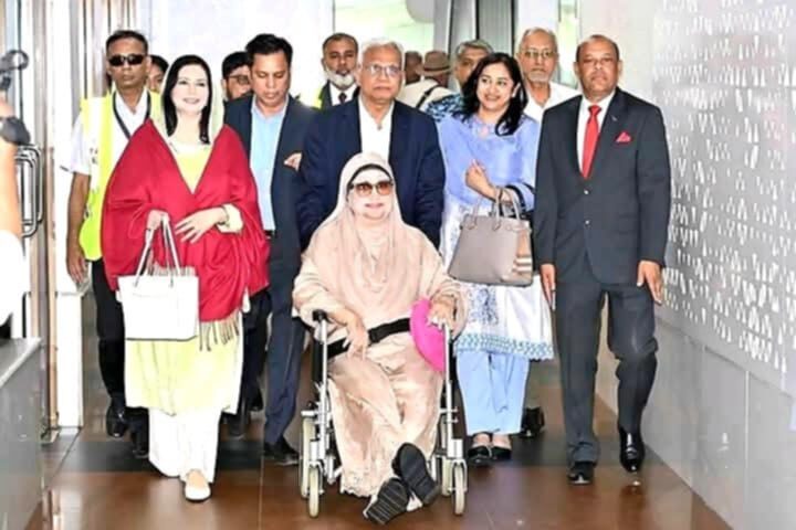 চিকিৎসার পর দেশে ফিরলেন খালেদা জিয়া 1 চিকিৎসার পর দেশে ফিরলেন খালেদা জিয়া - Surma Times | Sylhet News
