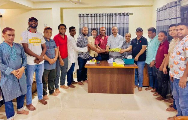 শ্যামল সিলেট'র সম্পাদক মণ্ডলীর সভাপতির সাথে বিপিজেএ'র নতুন কমিটির সৌজন্য সাক্ষাত 1 শ্যামল সিলেট'র সম্পাদক মণ্ডলীর সভাপতির সাথে বিপিজেএ'র নতুন কমিটির সৌজন্য সাক্ষাত - Surma Times | Sylhet News