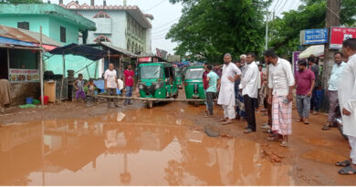 রাস্তা সংস্কারের দাবিতে মুরাদপুর এলাকাবাসীর সড়ক অবরোধ