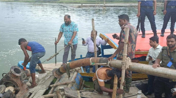 গোয়াইনঘাটে অবৈধ বালু উত্তোলন:দুই মামলায় ৪২ জনসহ তিন শতাধিক আসামি 1 গোয়াইনঘাটে অবৈধ বালু উত্তোলন:দুই মামলায় ৪২ জনসহ তিন শতাধিক আসামি - Surma Times | Sylhet News