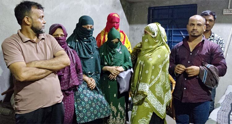 সীমান্তে অবৈধ অনুপ্রবেশে নারীসহ ১০ জন আটক, মানবপাচার চক্রের সম্পৃক্ততার সন্দেহ সীমান্তে অবৈধ অনুপ্রবেশে নারীসহ ১০ জন আটক, মানবপাচার চক্রের সম্পৃক্ততার সন্দেহ