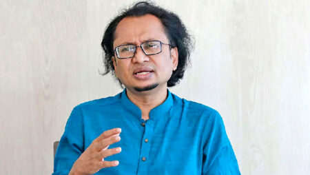 দিল্লি বিমানবন্দরে ২ ঘণ্টা ৩০ মিনিট বসিয়ে রাখার পর দেশে ফিরলেন ডা. জাহেদ - Surma Times | Sylhet News