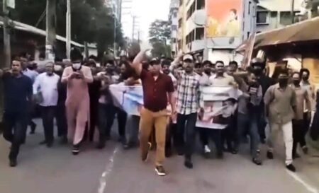 সিলেটে নিষিদ্ধ আ.লীগের ঝটিকা মিছিল, পুলিশের সামনে ‘জয় বাংলা’, আটক ৪ - Surma Times | Sylhet News