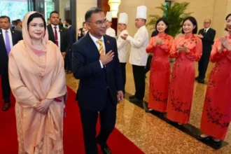 বুলেট ট্রেনে দালিয়ান থেকে বেইজিং, লাল গালিচায় প্রধানমন্ত্রী তারেক রহমানকে সংবর্ধনা 16 বুলেট ট্রেনে দালিয়ান থেকে বেইজিং, লাল গালিচায় প্রধানমন্ত্রী তারেক রহমানকে সংবর্ধনা - Surma Times | Sylhet News
