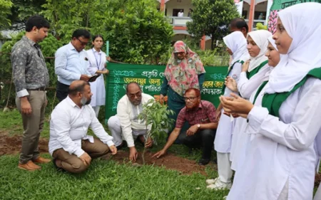 অগ্রগামী ও পাইলট বিদ্যালয়ে বৃক্ষরোপণ কর্মসূচি পালন - Surma Times | Sylhet News