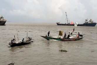 তুরাগে নৌকায় মিছিল, ধাওয়া খেয়ে নদীতে ঝাঁপ, দুই যুবকের মৃত্যু ঘিরে ধোঁয়াশা 4 তুরাগে নৌকায় মিছিল, ধাওয়া খেয়ে নদীতে ঝাঁপ, দুই যুবকের মৃত্যু ঘিরে ধোঁয়াশা - Surma Times | Sylhet News
