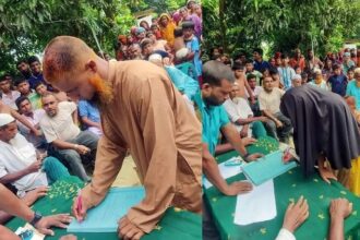 গভীর রাতে বিধবার ঘরে ইমাম আটক, পরে ১০ লাখ টাকা কাবিনে বিয়ে 20 গভীর রাতে বিধবার ঘরে ইমাম আটক, পরে ১০ লাখ টাকা কাবিনে বিয়ে - Surma Times | Sylhet News