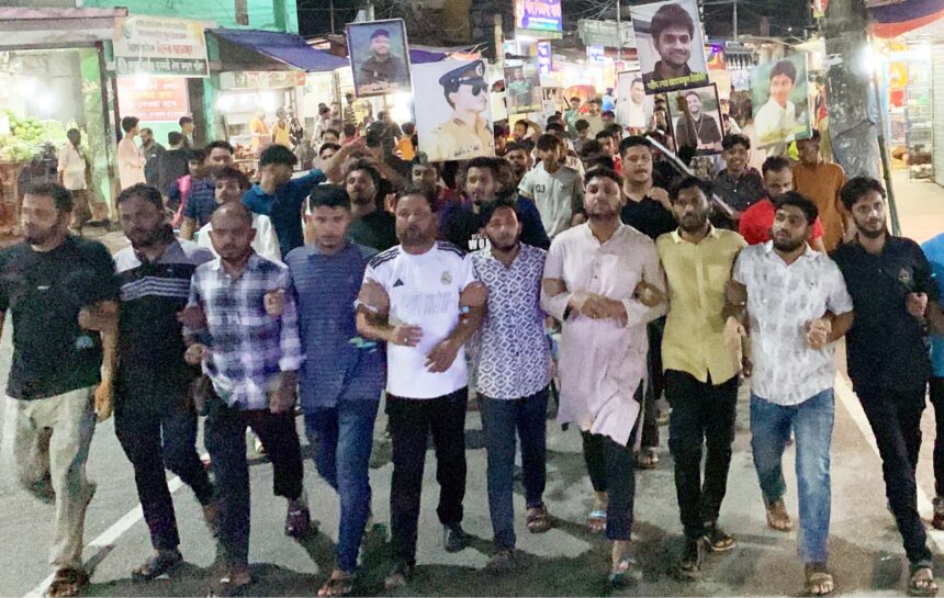রাতে সিলেটে বিএনপির বিক্ষোভ, ‘নৈরাজ্যের জবাব রাজপথেই’ কঠোর হুঁশিয়ারি 1 রাতে সিলেটে বিএনপির বিক্ষোভ, ‘নৈরাজ্যের জবাব রাজপথেই’ কঠোর হুঁশিয়ারি - Surma Times | Sylhet News