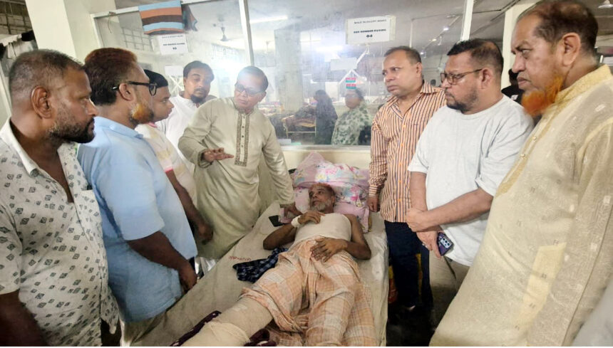 সন্ত্রাসী হামলায় আহত বিএনপি নেতা ফাত্তাহর শয্যাপাশে ইমদাদ চৌধুরী, তীব্র নিন্দা 1 সন্ত্রাসী হামলায় আহত বিএনপি নেতা ফাত্তাহর শয্যাপাশে ইমদাদ চৌধুরী, তীব্র নিন্দা - Surma Times | Sylhet News