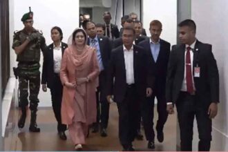 মালয়েশিয়া-চীন সফর শেষে দেশে ফিরেছেন প্রধানমন্ত্রী 6 মালয়েশিয়া-চীন সফর শেষে দেশে ফিরেছেন প্রধানমন্ত্রী - Surma Times | Sylhet News