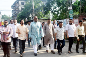 দরগাহ মহল্লার সড়ক ও ড্রেন পরিদর্শন, সংস্কারের প্রতিশ্রুতি সিসিক প্রশাসকের 26 দরগাহ মহল্লার সড়ক ও ড্রেন পরিদর্শন, সংস্কারের প্রতিশ্রুতি সিসিক প্রশাসকের - Surma Times | Sylhet News