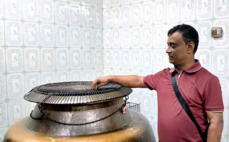 শাহজালাল (রহ.) মাজার উন্নয়নে অনুদান দিলেন সাংবাদিক হাবিব সরোয়ার আজাদ - Surma Times | Sylhet News