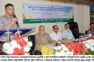 পুলিশ লাইন্স উচ্চ বিদ্যালয়ে অবসরপ্রাপ্ত শিক্ষক ও কৃতি শিক্ষার্থীদের সম্মাননা - Surma Times | Sylhet News