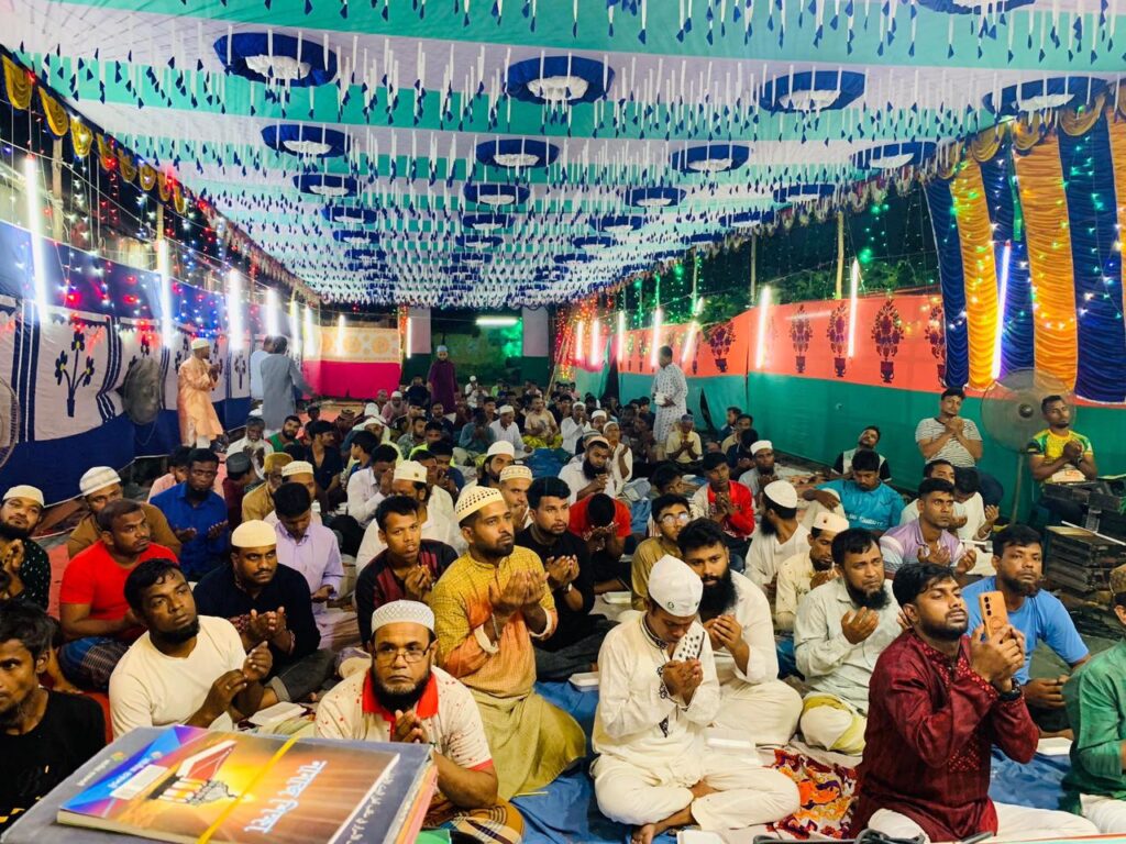আশুলিয়ায় শাহাদাত-এ কারবালা মাহফিল অনুষ্ঠিত 3 আশুলিয়ায় শাহাদাত-এ কারবালা মাহফিল অনুষ্ঠিত - Surma Times | Sylhet News