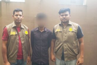 শাহপরান মাজার গেইটে ডিবির অভিযানে ভারতীয় চা-পাতাসহ গ্রেফতার ১ 22 শাহপরান মাজার গেইটে ডিবির অভিযানে ভারতীয় চা-পাতাসহ গ্রেফতার ১ - Surma Times | Sylhet News