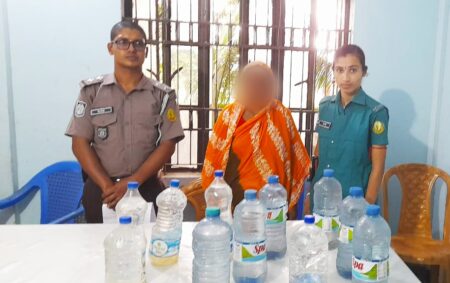 দক্ষিণ সুরমায় বাড়িতে মদের আস্তানা, ২২ লিটার চোলাইসহ নারী আটক - Surma Times | Sylhet News