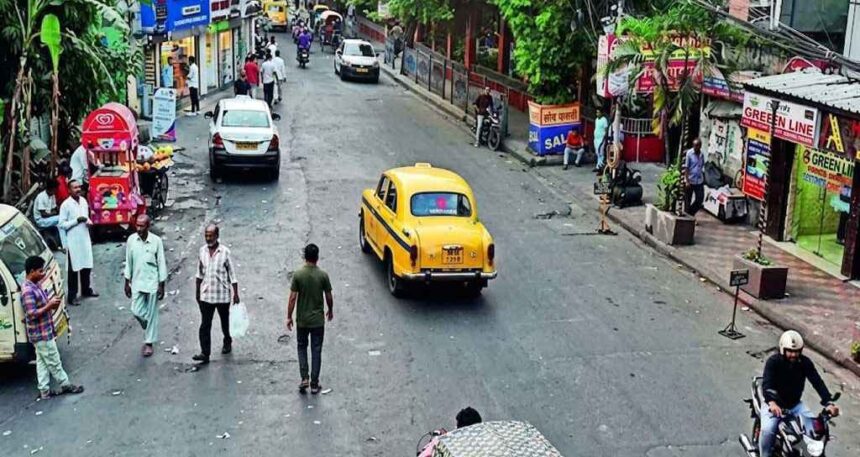 বাংলাদেশিদের জন্য ভারত ভ্রমণ ভিসা চালু, কলকাতার ব্যবসায়ীদের মিষ্টি মিষ্টি বিতরণ 1 বাংলাদেশিদের জন্য ভারত ভ্রমণ ভিসা চালু, কলকাতার ব্যবসায়ীদের মিষ্টি মিষ্টি বিতরণ - Surma Times | Sylhet News