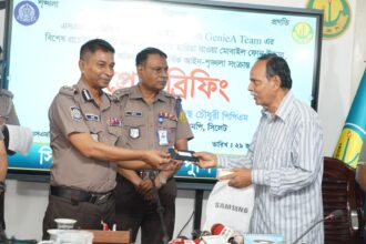হারানো মোবাইল ফিরে পেলেন ৬৮ জন! সিলেট ডিবি-সাইবার টিমের সফল অভিযান - Surma Times | Sylhet News