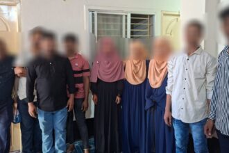 আম্বরখানায় নিউ হোটেল লেমন গার্ডেনে অভিযান, অনৈতিক কার্যকলাপের অভিযোগে ৯ জন আটক 18 আম্বরখানায় নিউ হোটেল লেমন গার্ডেনে অভিযান, অনৈতিক কার্যকলাপের অভিযোগে ৯ জন আটক - Surma Times | Sylhet News