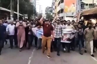 সিলেটে নিষিদ্ধ আ.লীগের ঝটিকা মিছিল, পুলিশের সামনে ‘জয় বাংলা’, আটক ৪ - Surma Times | Sylhet News