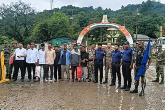 ভারতের জেল খেটে দেশে ফিরলেন ৭ বাংলাদেশি! তামাবিল সীমান্তে হস্তান্তর - Surma Times | Sylhet News