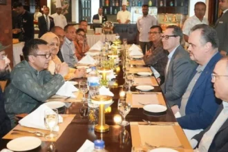 মার্কিন রাষ্ট্রদূতের সিলেট সফরে ঐতিহাসিক স্থাপনা ঘোরা, সাত রঙের চা পান - Surma Times | Sylhet News