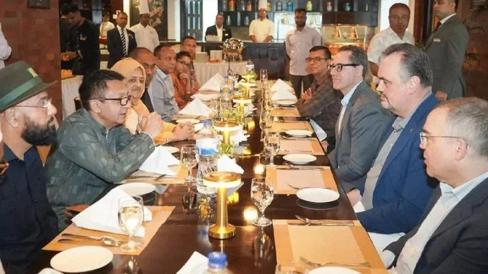 মার্কিন রাষ্ট্রদূতের সিলেট সফরে ঐতিহাসিক স্থাপনা ঘোরা, সাত রঙের চা পান - Surma Times | Sylhet News