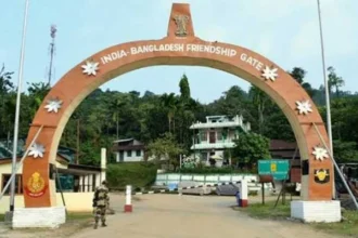ভারতে সাজাভোগ শেষে তামাবিল দিয়ে দেশে ফিরলেন ১০ বাংলাদেশি 8 ভারতে সাজাভোগ শেষে তামাবিল দিয়ে দেশে ফিরলেন ১০ বাংলাদেশি - Surma Times | Sylhet News