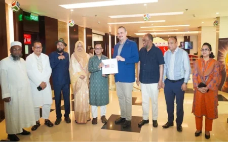 মার্কিন রাষ্ট্রদূতের সিলেট সফরে ঐতিহাসিক স্থাপনা ঘোরা, সাত রঙের চা পান - Surma Times | Sylhet News