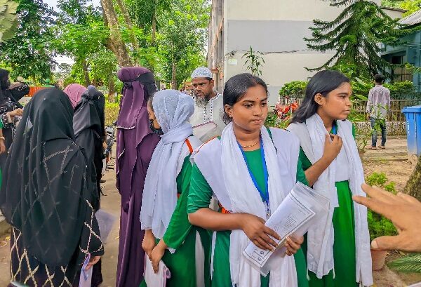ফরম পূরণের টাকা জমা দিলেও এডমিট কার্ড পাননি ৯ শিক্ষার্থী, প্রশাসনের হস্তক্ষেপে পরীক্ষায় অংশগ্রহণ 1 ফরম পূরণের টাকা জমা দিলেও এডমিট কার্ড পাননি ৯ শিক্ষার্থী, প্রশাসনের হস্তক্ষেপে পরীক্ষায় অংশগ্রহণ - Surma Times | Sylhet News