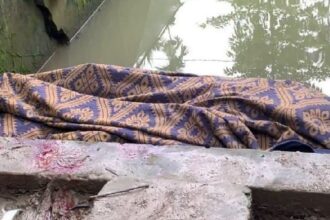 বিয়ানীবাজারে বাবার দায়ের কোপে কিশোরী মেয়ে নিহত 18 বিয়ানীবাজারে বাবার দায়ের কোপে কিশোরী মেয়ে নিহত - Surma Times | Sylhet News