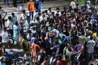 সিএনজি ভাড়া দ্বিগুণের প্রতিবাদে এমসি কলেজ শিক্ষার্থীদের সড়ক অবরোধ, পরে প্রত্যাহার 16 সিএনজি ভাড়া দ্বিগুণের প্রতিবাদে এমসি কলেজ শিক্ষার্থীদের সড়ক অবরোধ, পরে প্রত্যাহার - Surma Times | Sylhet News