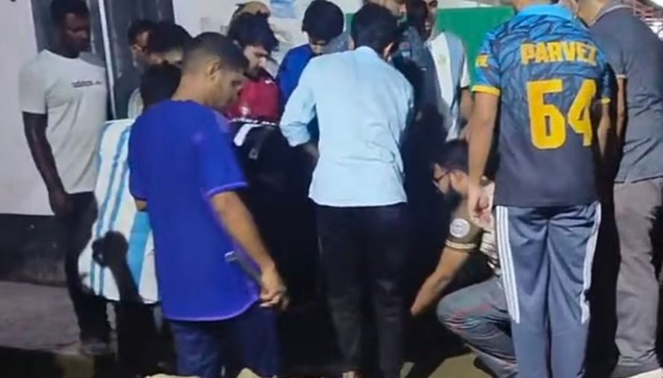 ওসমানী মেডিকেল কলেজ হাসপাতালে ইন্টার্ন চিকিৎসকের ওপর হামলার ঘটনায় সংঘর্ষ, অনির্দিষ্টকালের কর্মবিরতি - Surma Times | Sylhet News