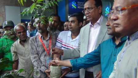 পরিবেশ রক্ষায় ব্যাপক বৃক্ষরোপণের আহ্বান, পলিথিন ব্যবহার কমানোর তাগিদ - Surma Times | Sylhet News
