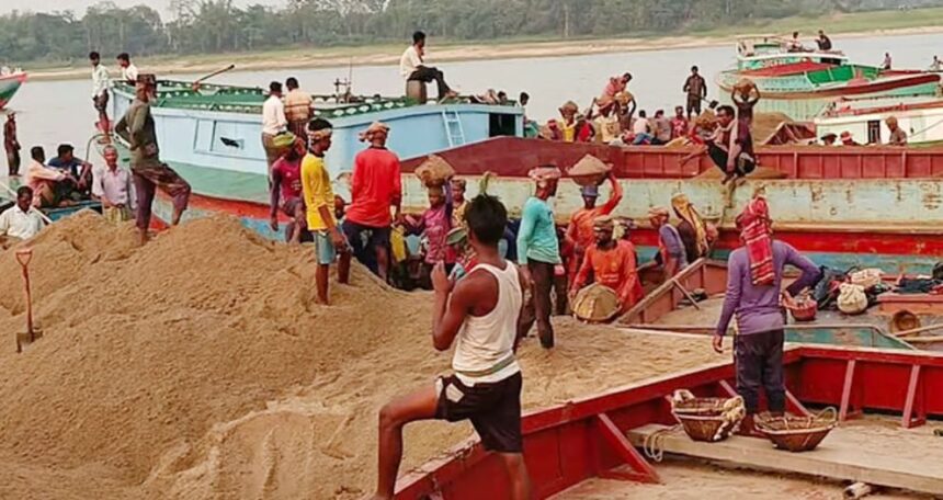 জাদুকাটা নদীতে বালু উত্তোলন মামলা: ২৭ জনের বিরুদ্ধে অভিযোগপত্র, বাদ ১০ 1 জাদুকাটা নদীতে বালু উত্তোলন মামলা: ২৭ জনের বিরুদ্ধে অভিযোগপত্র, বাদ ১০ - Surma Times | Sylhet News